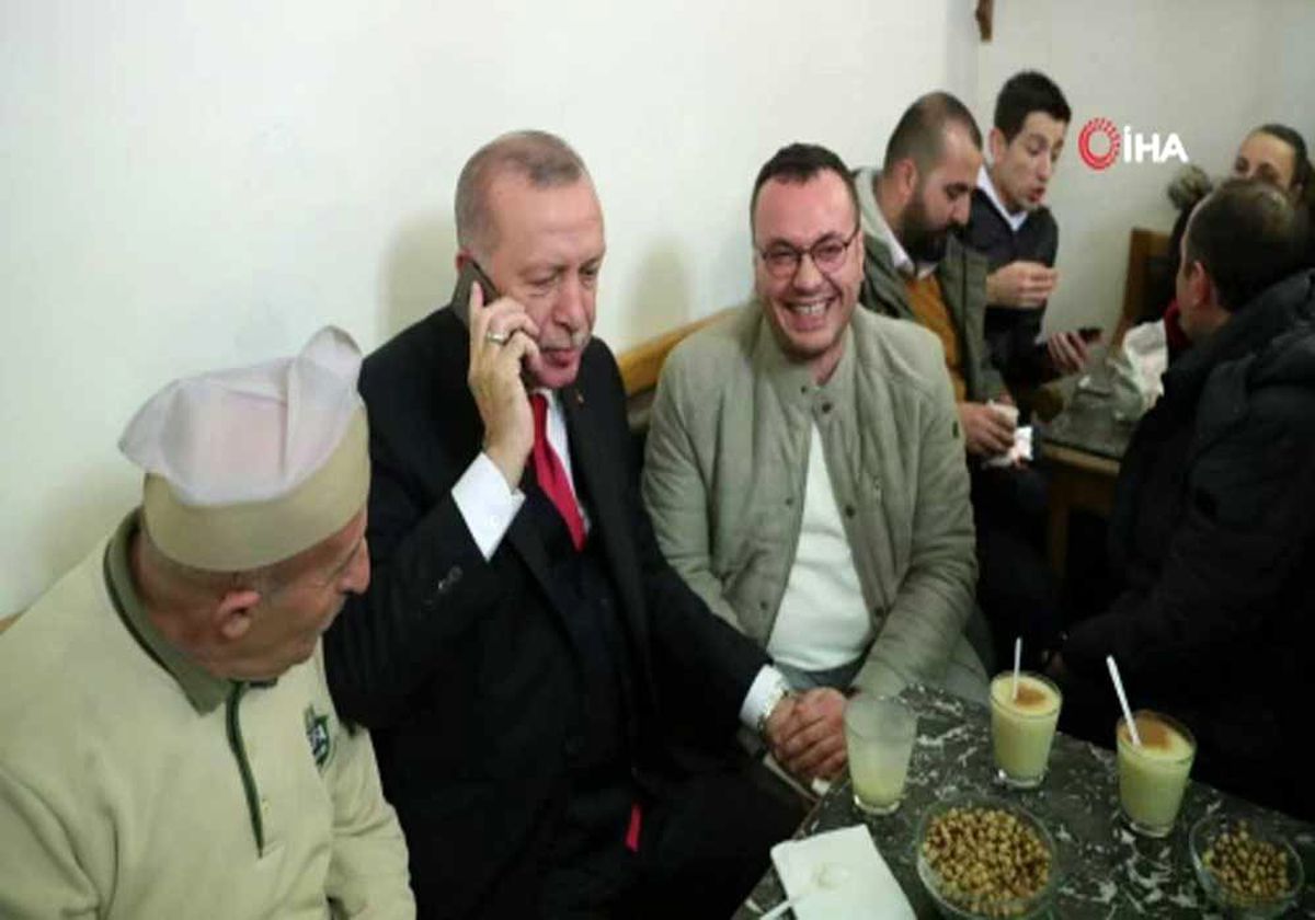 Cumhurbaşkanı Erdoğan, Fatih\'te bozacıda vatandaşlarla sohbet etti