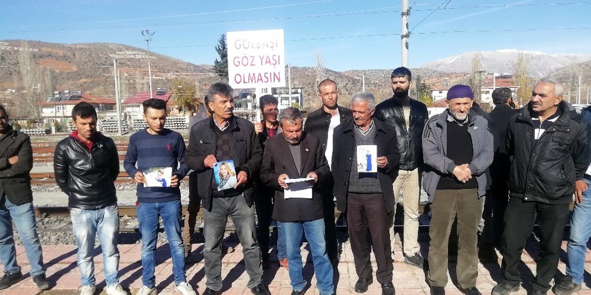 Demiryolunda meydana gelen ölümlü kazanın olduğu noktaya alt geçit yapılması isteniyor