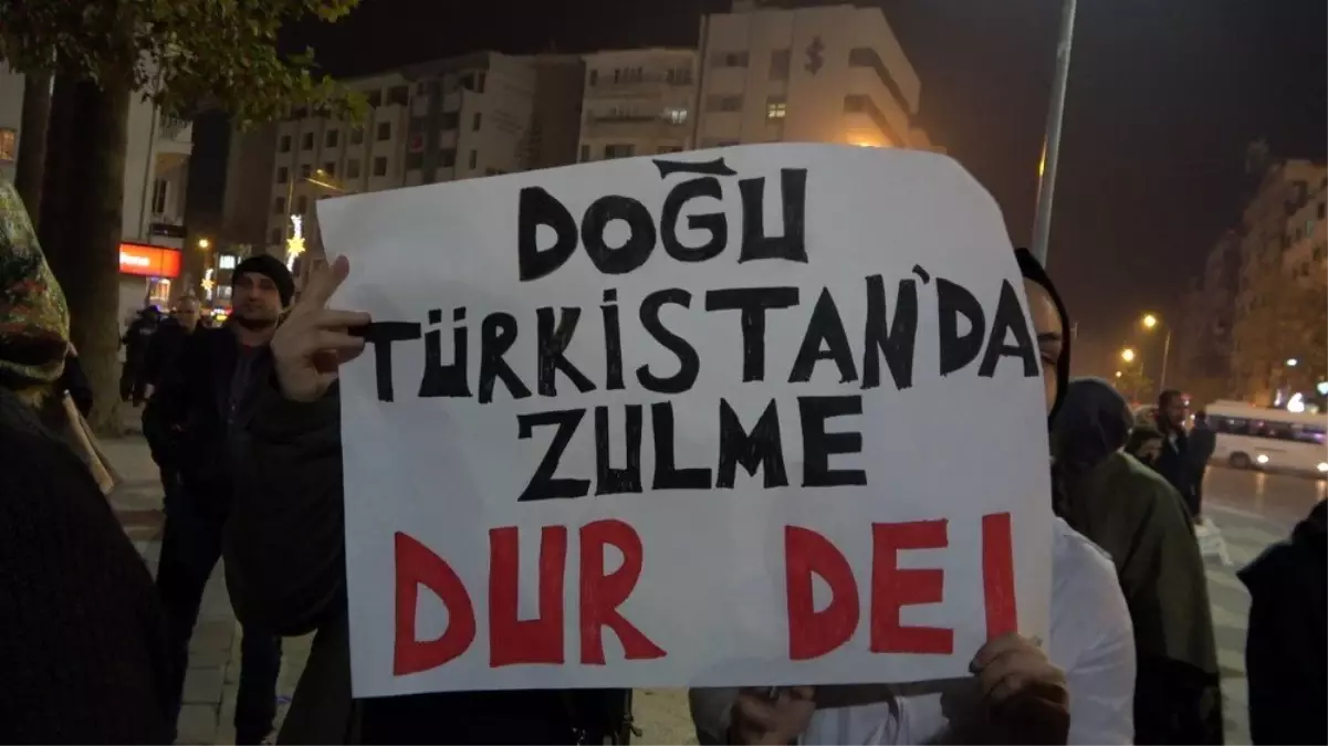 Doğu Türkistan\'da kültürel seviyeyi yükseltme adı altındaki kamplarda acı sürüyor!