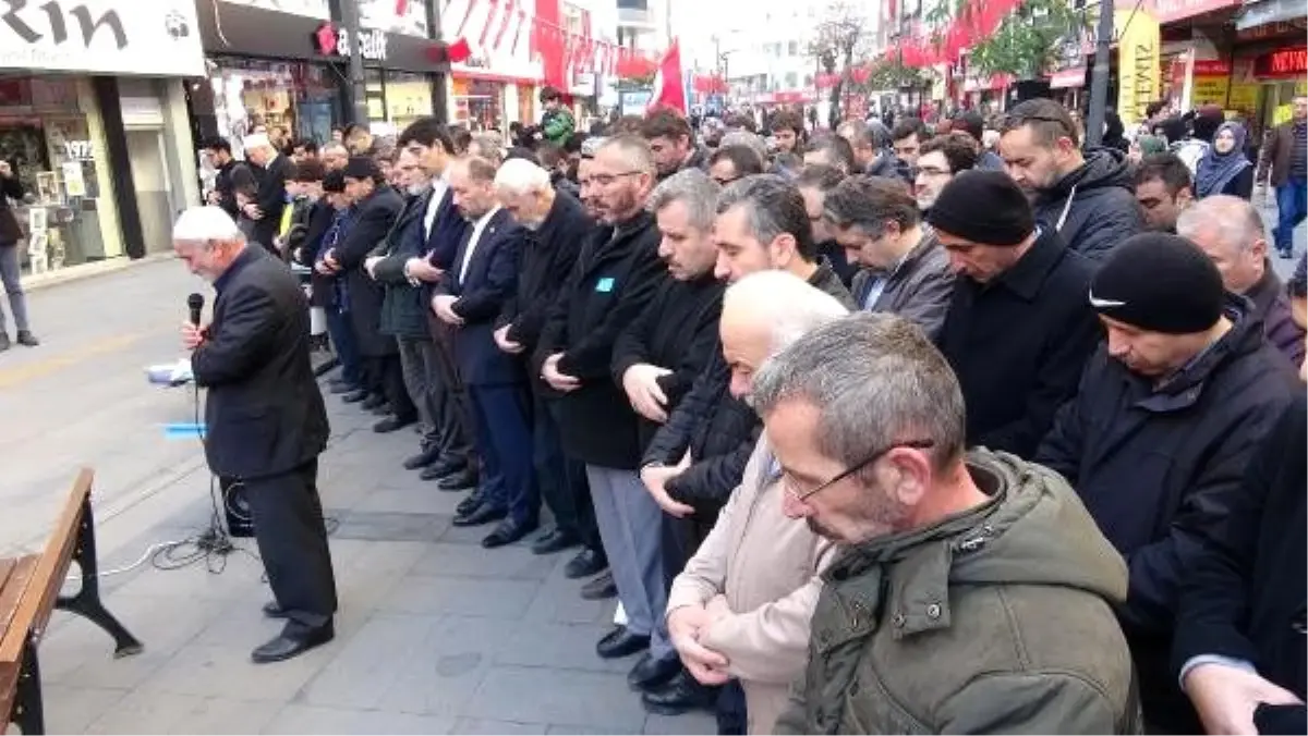 Doğu Türkistan\'da ölen Müslümanlar için gıyabi cenaze namazı