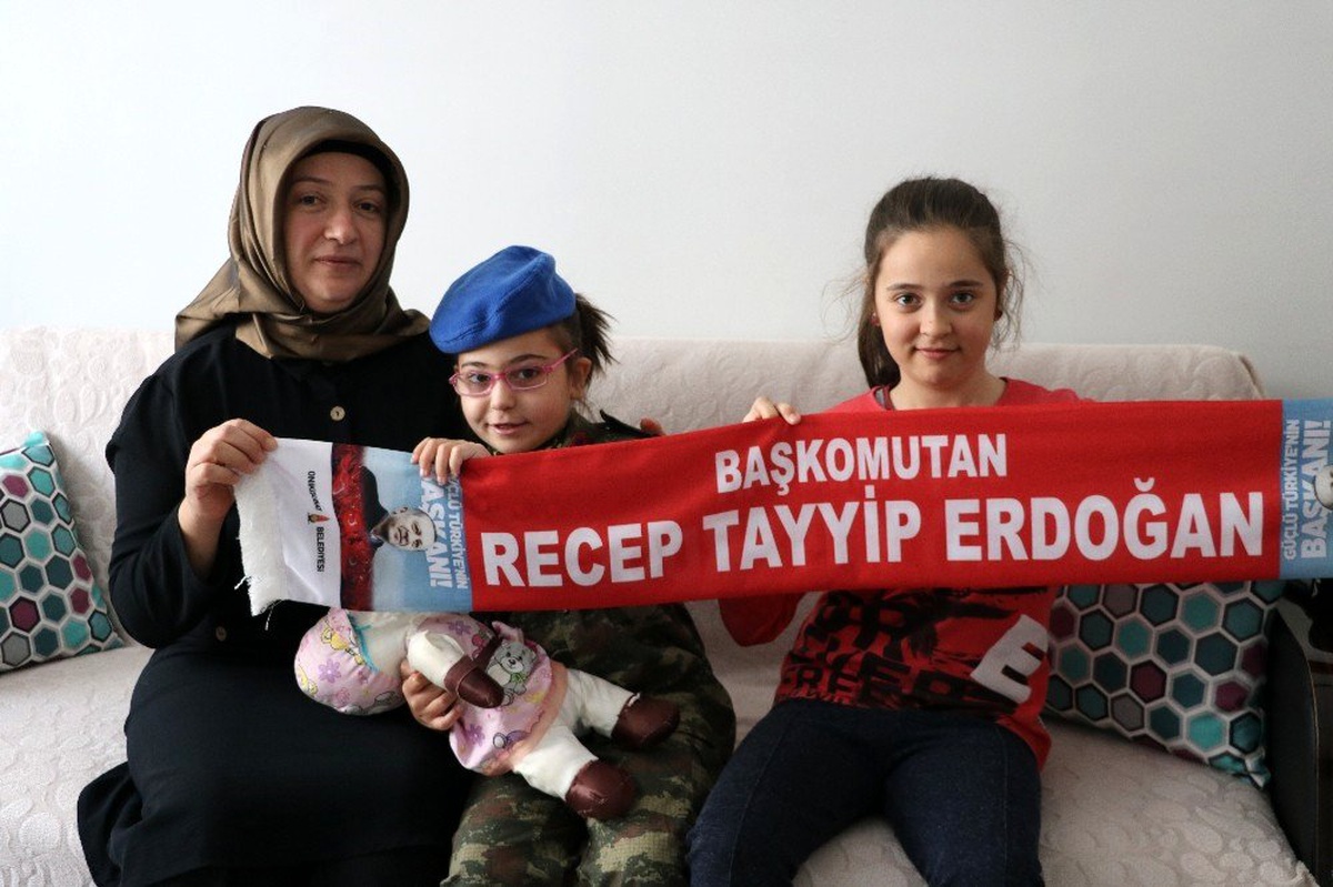 Epilepsi hastası minik İkra\'nın Cumhurbaşkanı Erdoğan sevgisi