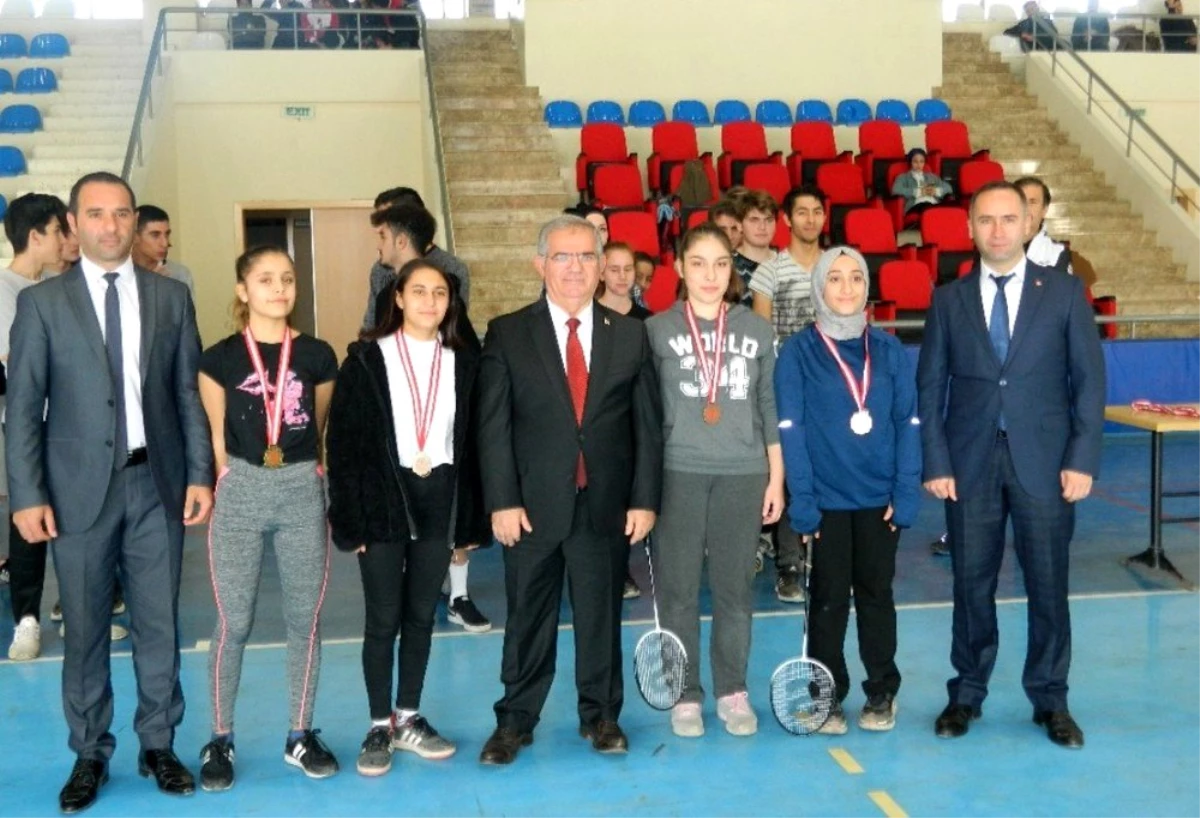 Erdek\'te \'Liselerarası Badminton Turnuvası\' sona erdi