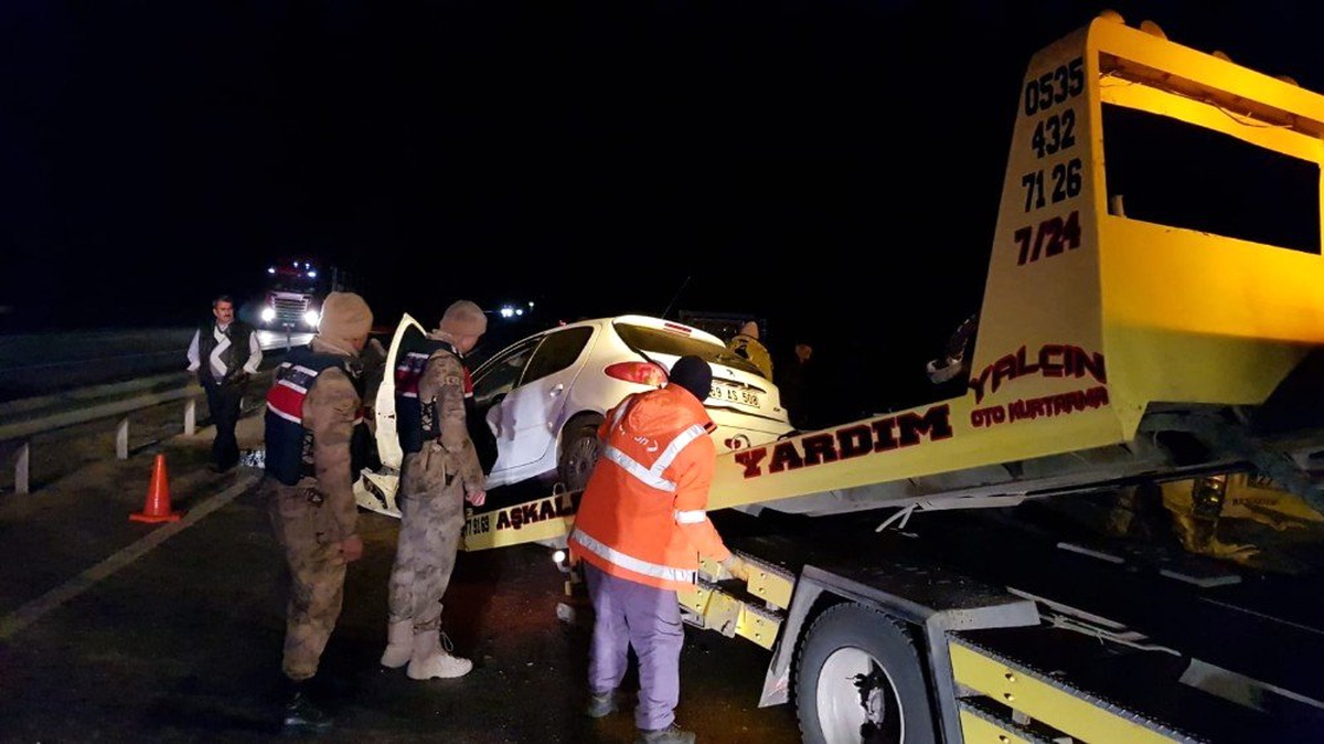 Erzurum\'da zincirleme trafik kazası: 1\'i ağır 4 yaralı