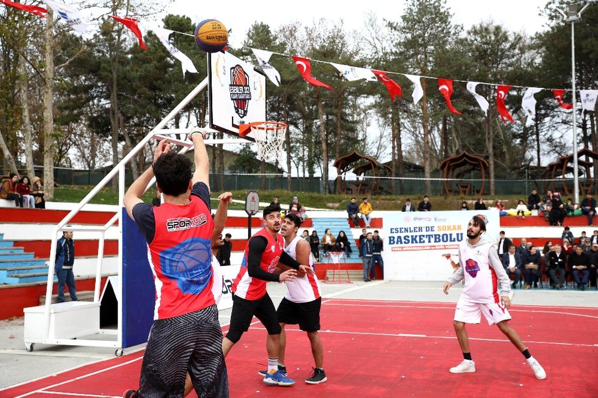 Esenler\'de "33 Sokak Basketbolu Turnuvası"nın finali gerçekleşti