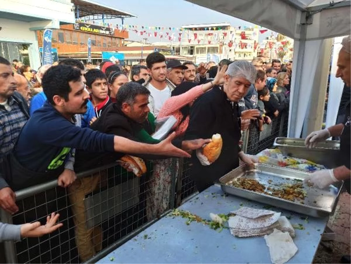 Festivalde balık-ekmek izdihamı