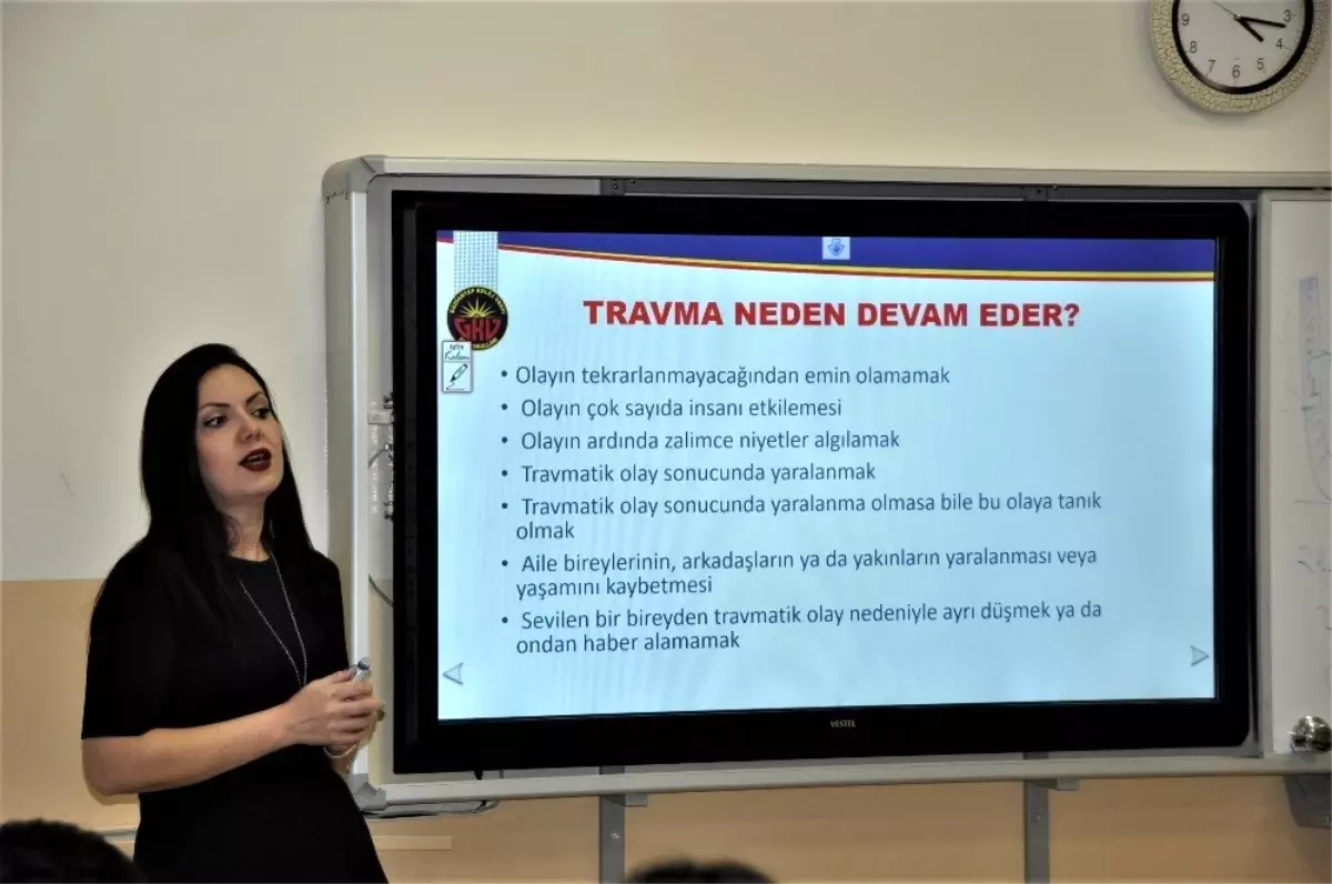 GKV\'de travma geçirmiş çocuklarla iletişim semineri