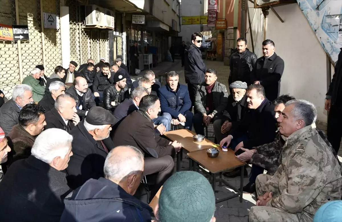 Hakkari Valisi Akbıyık, esnafı ziyareti