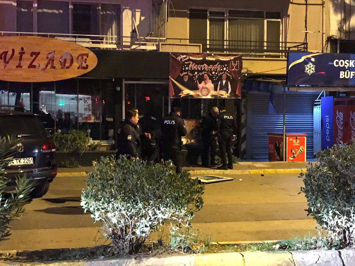 İstanbul\'da çıkan bıçaklı kavgada 3 kişi yaralandı