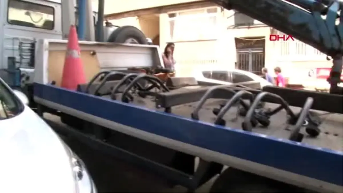İstanbul trafik vakfı\'nın, park yasağını ihlal eden araçları çekme, kurtarma faaliyetleri sona erdi.