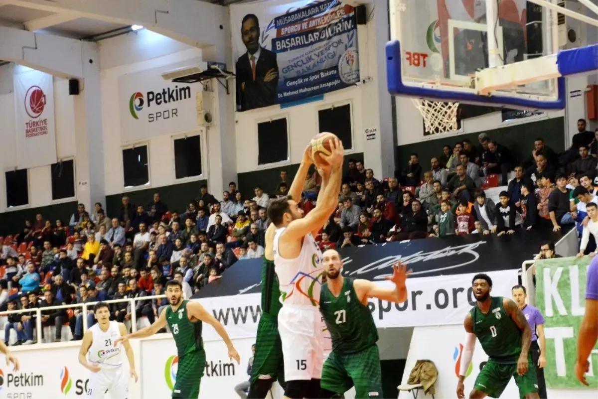 İzmir derbisinin galibi Bornova Belediyespor