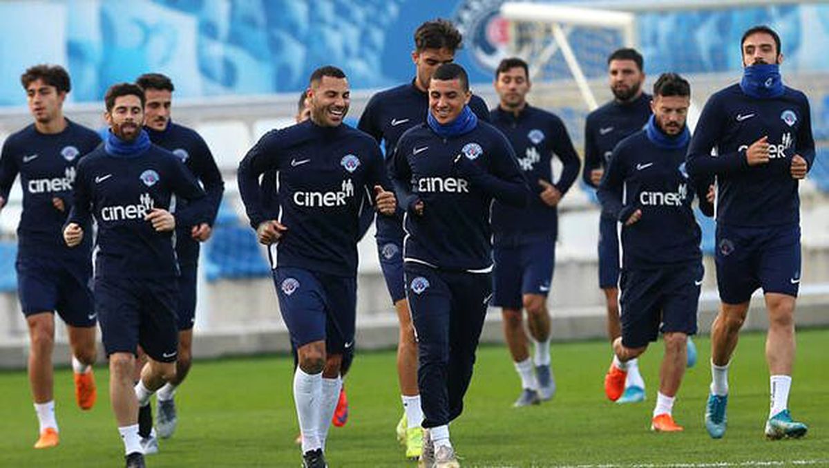 Kasımpaşa kampa girdi