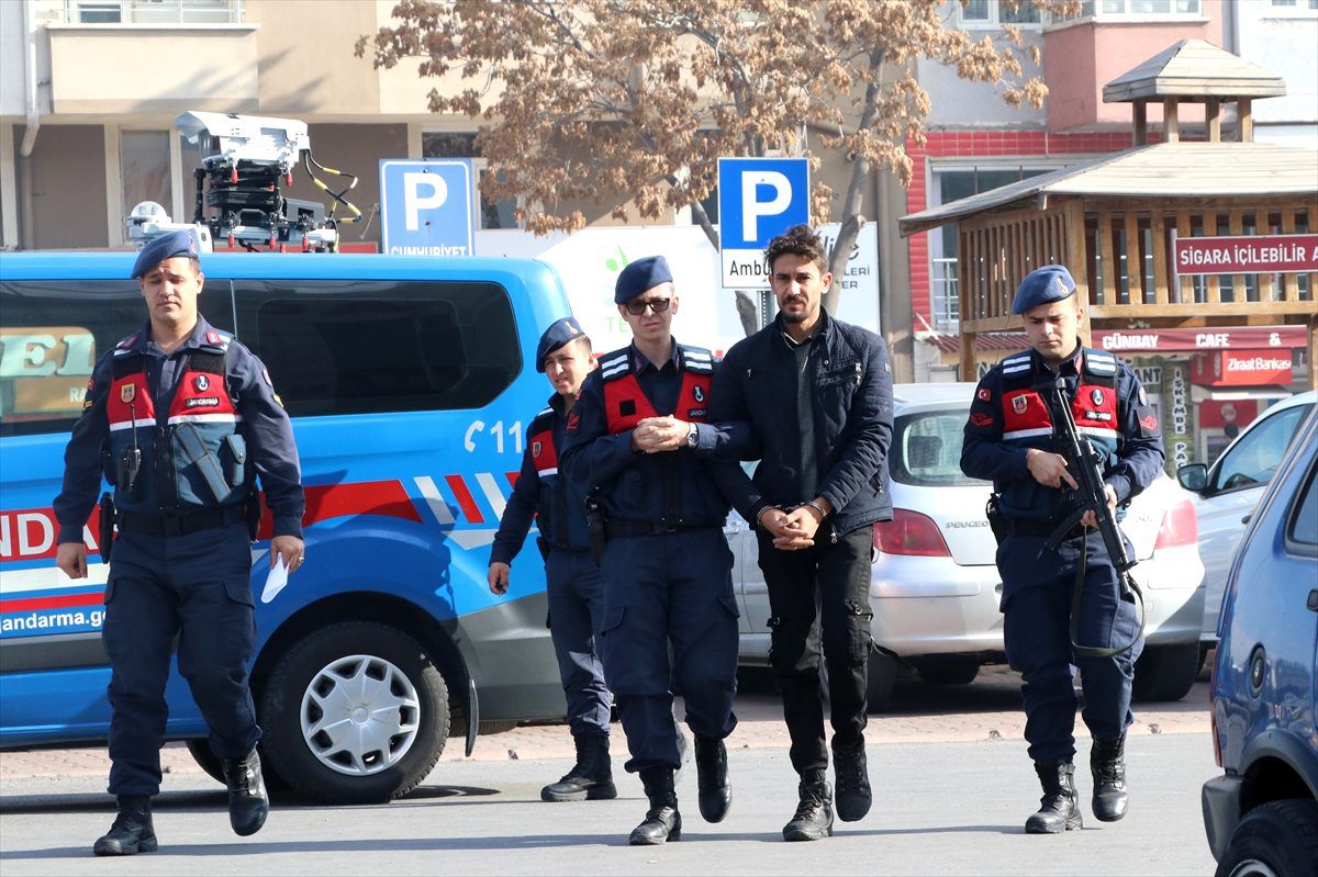 Kayseri\'de evinde uyuşturucu imal ettiği iddiasıyla Iraklı şüpheli yakalandı