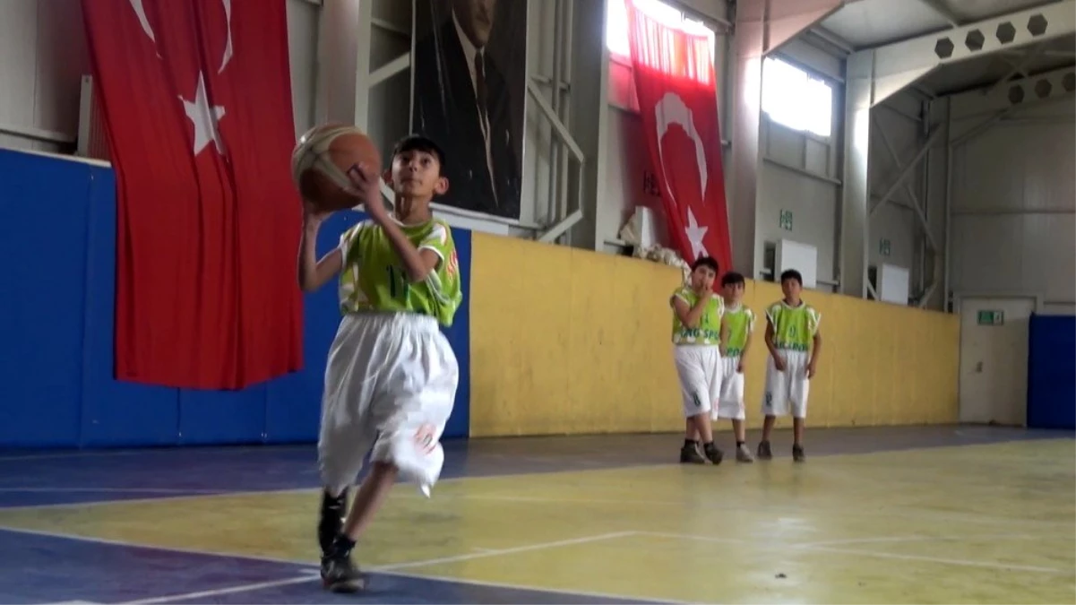 Kırıkkale\'de çocuklar ilk kez basketbolla tanıştı