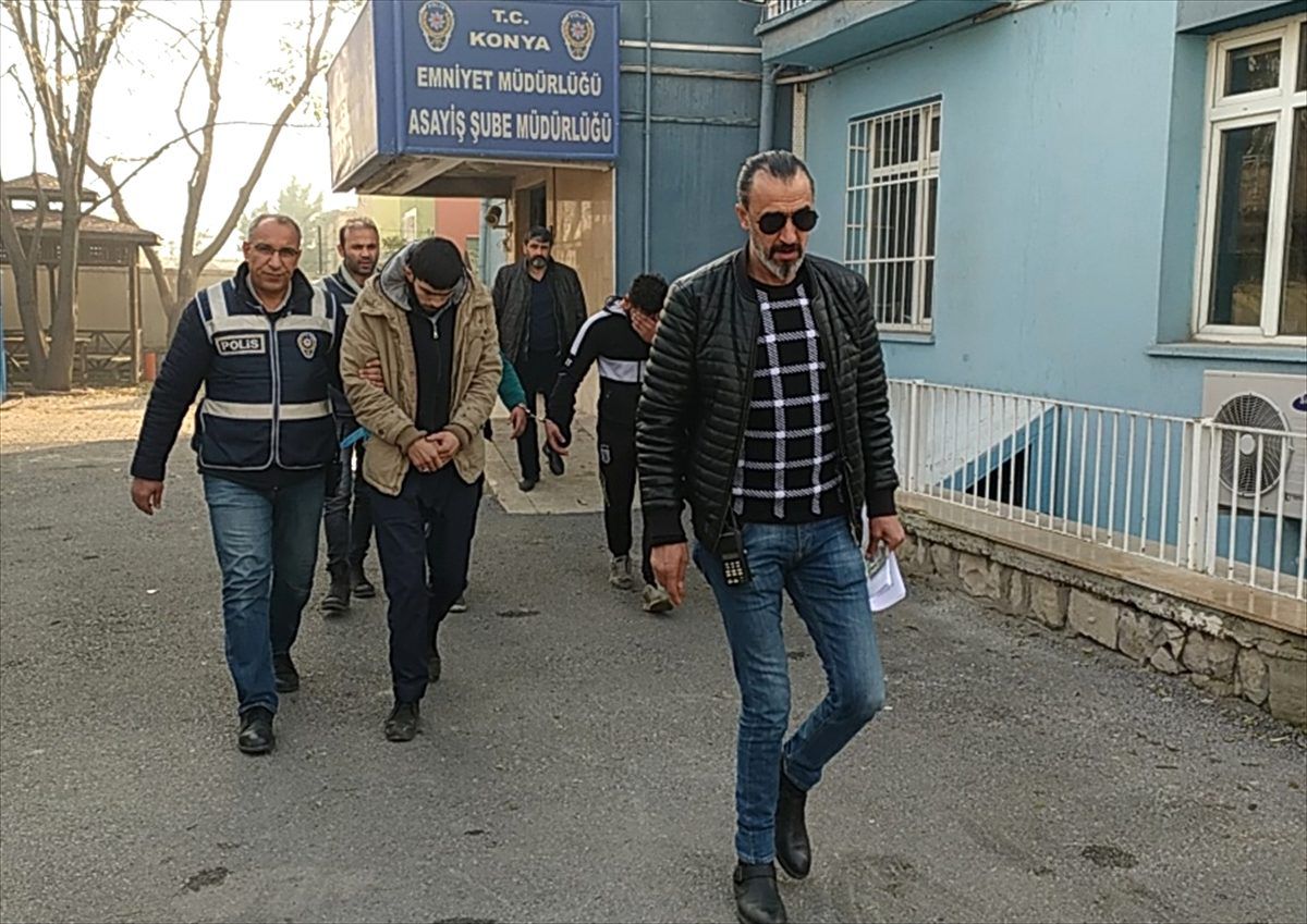 Konya\'da türbe ve camilerin kurşun levhalarını hurdacıya satan 3 şüpheli yakalandı