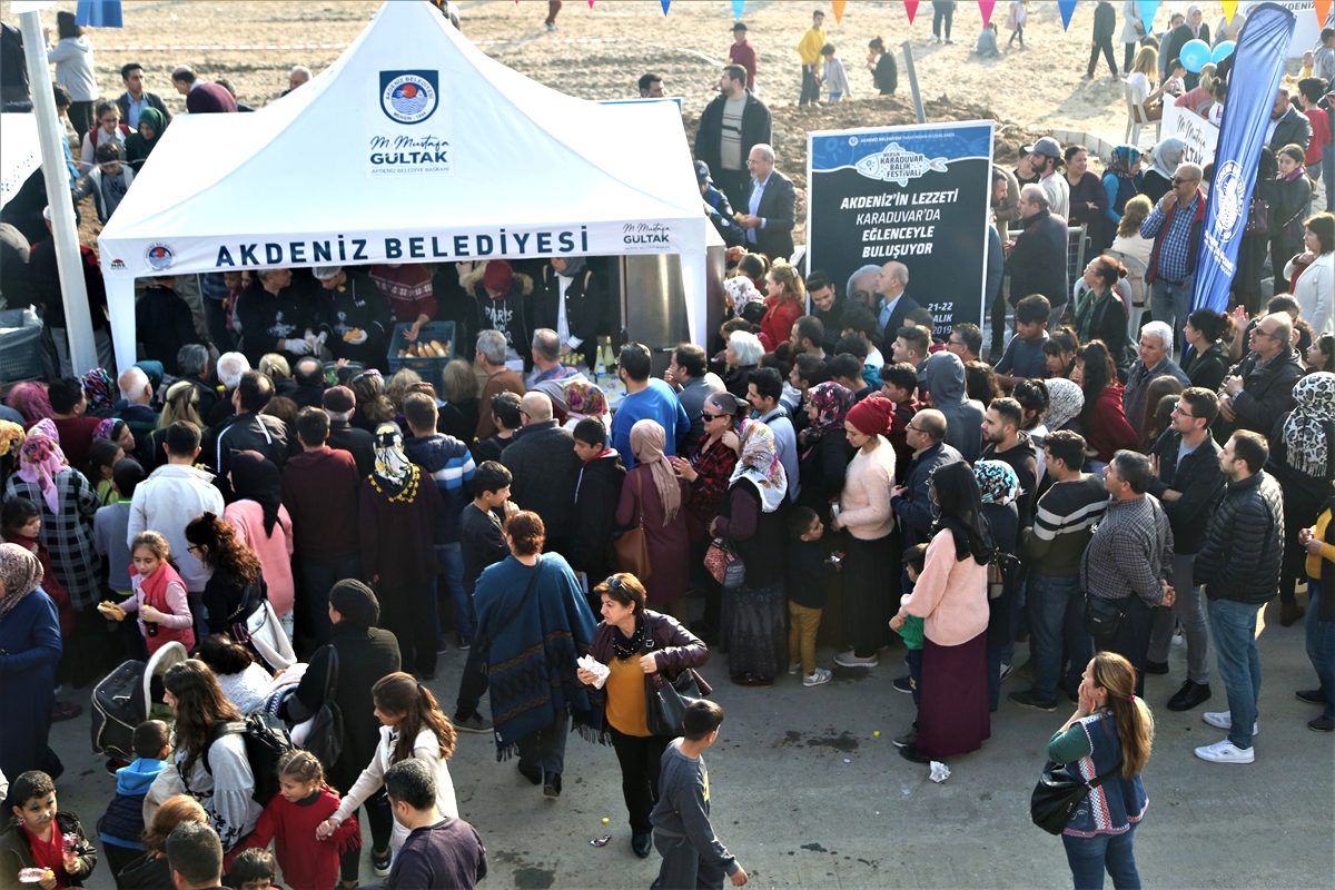 Mersin\'de "Karaduvar Balık Festivali"nde 2 ton balık pişirildi