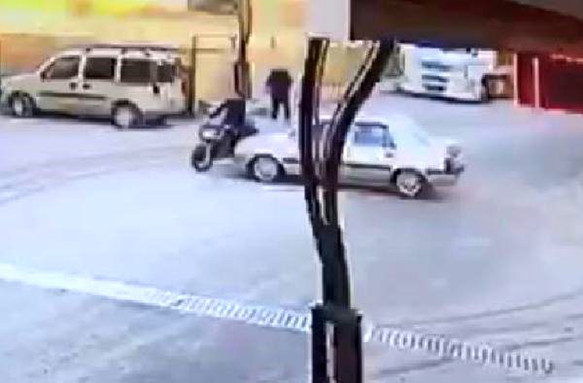 Motosikletlinin metrelerce sürüklenme anı kamerada