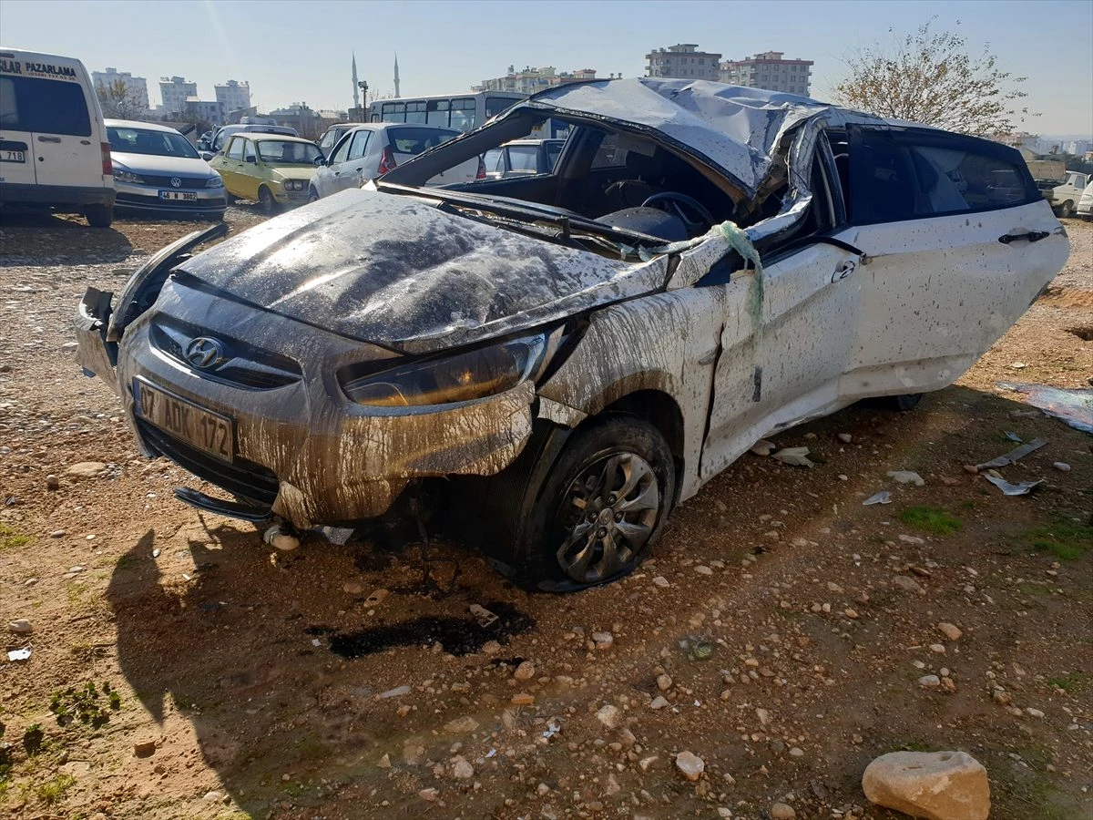 Osmaniye\'de devrilen otomobilin sürücüsü polis memuru öldü