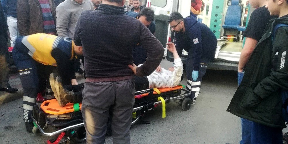 Otomobil ile motosiklet çarpıştı: 1 yaralı