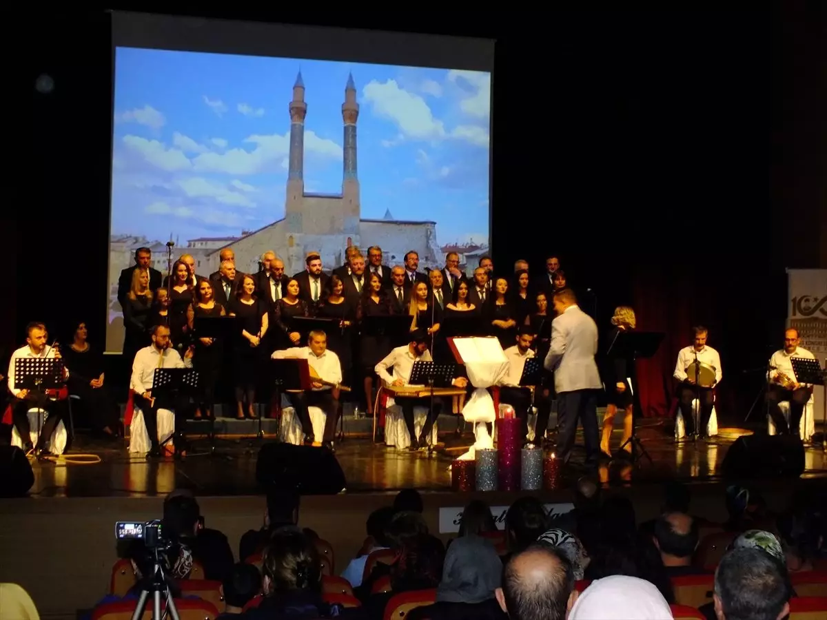 Sivas\'ta "Türk Müziği Korosu" konser verdi