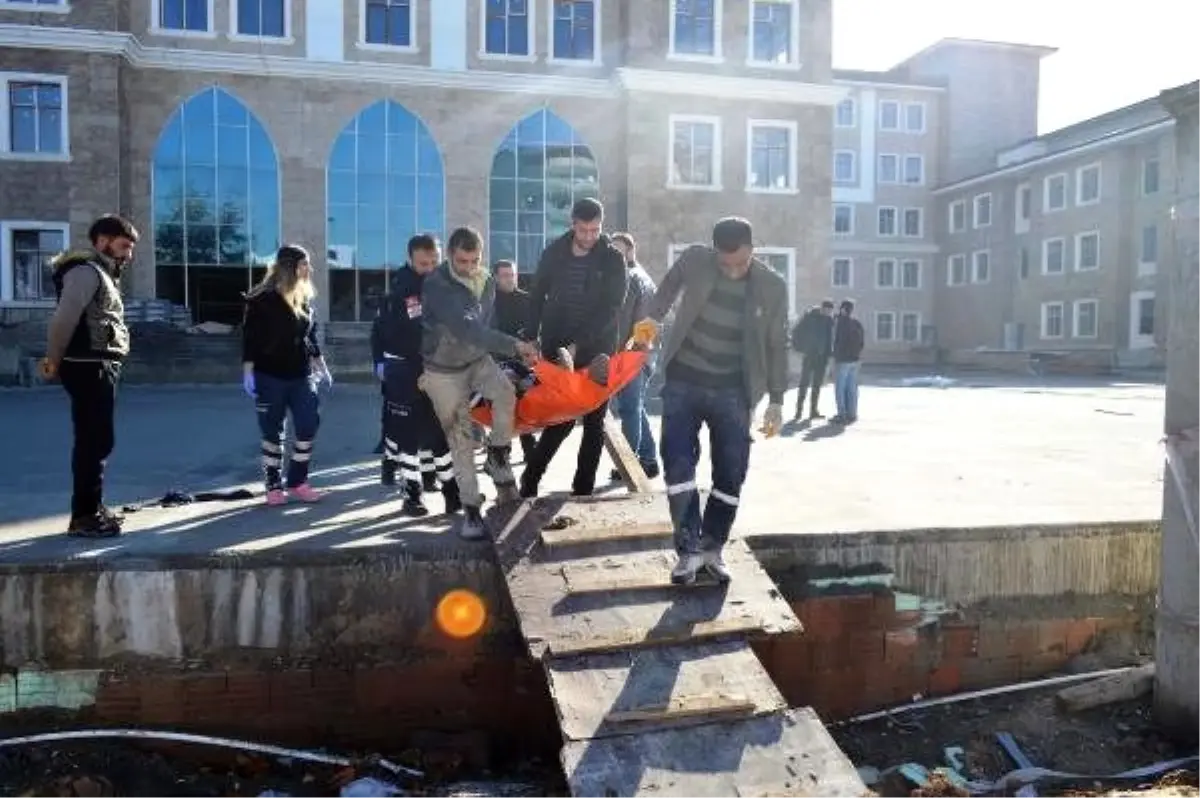 Sokak ortasında ağabeyi tarafından bıçaklandı