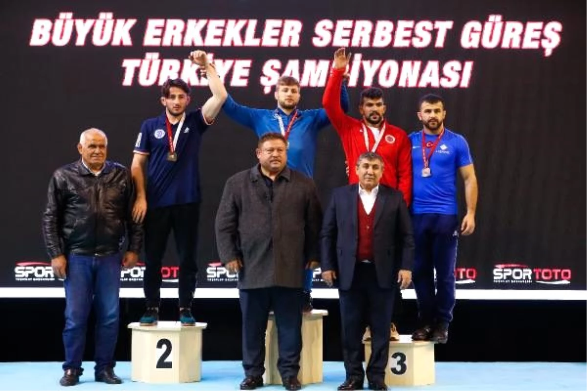 Türkiye Serbest Güreş Şampiyonası\'nda heyecan sürüyor