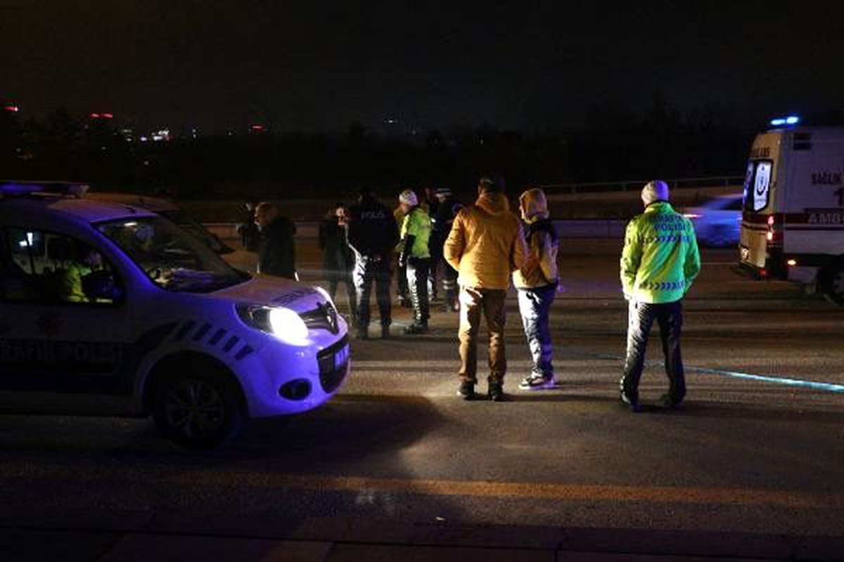 Yolun karşısına geçerken otomobil çarpan yaya öldü