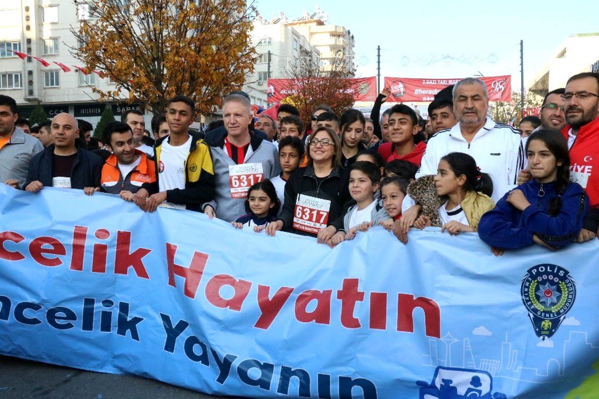 2. Gazi Yarı Maratonu ve Halk Koşusu başladı