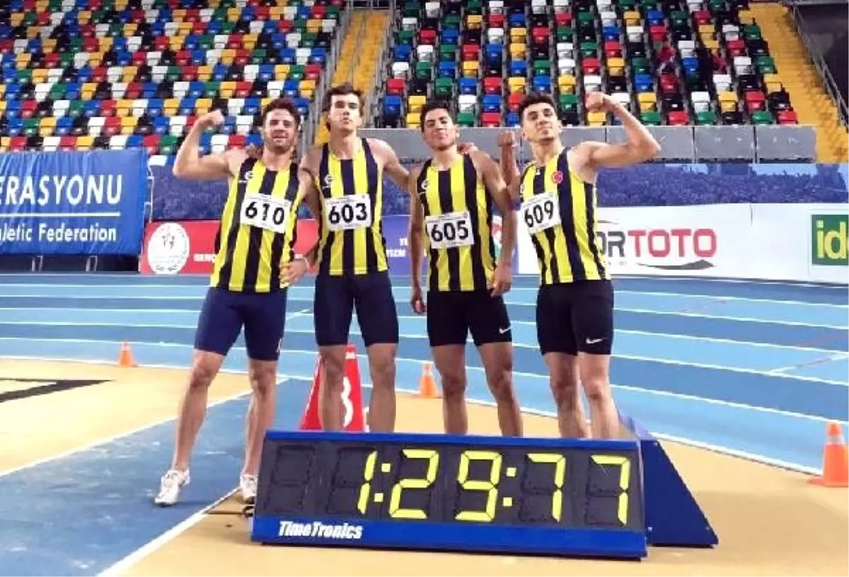 4x200 metrede U20 rekoru