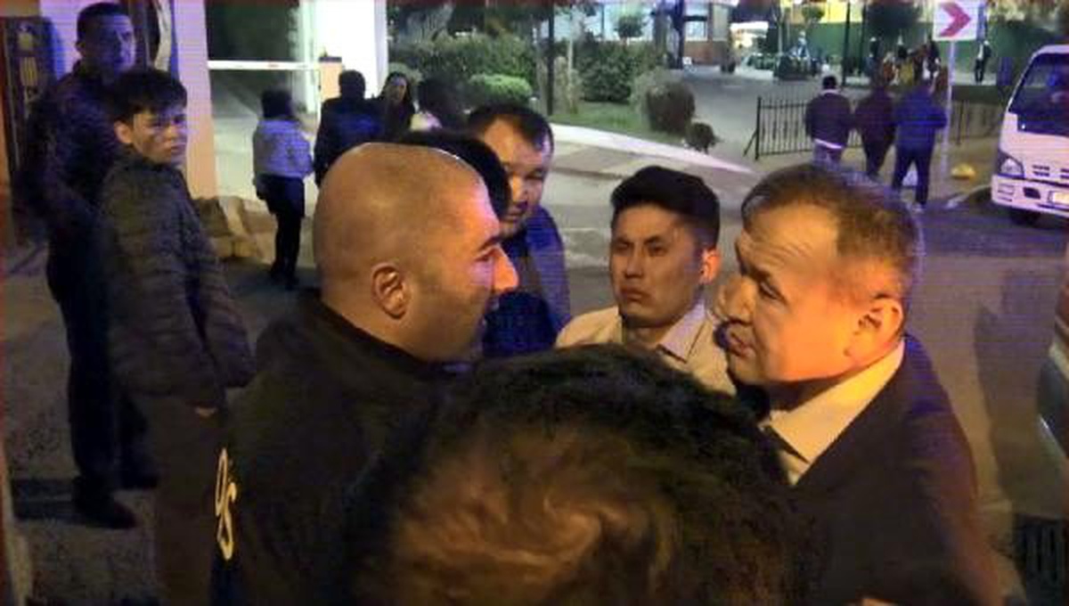 Avcılar\'da duvardan yola atlayan kişiye minibüs çarptı: 1yaralı