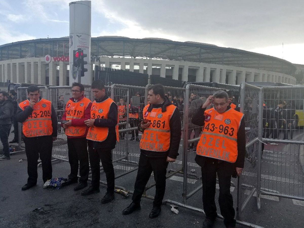 Beşiktaş taraftarları Kadıköy\'e hareket etti