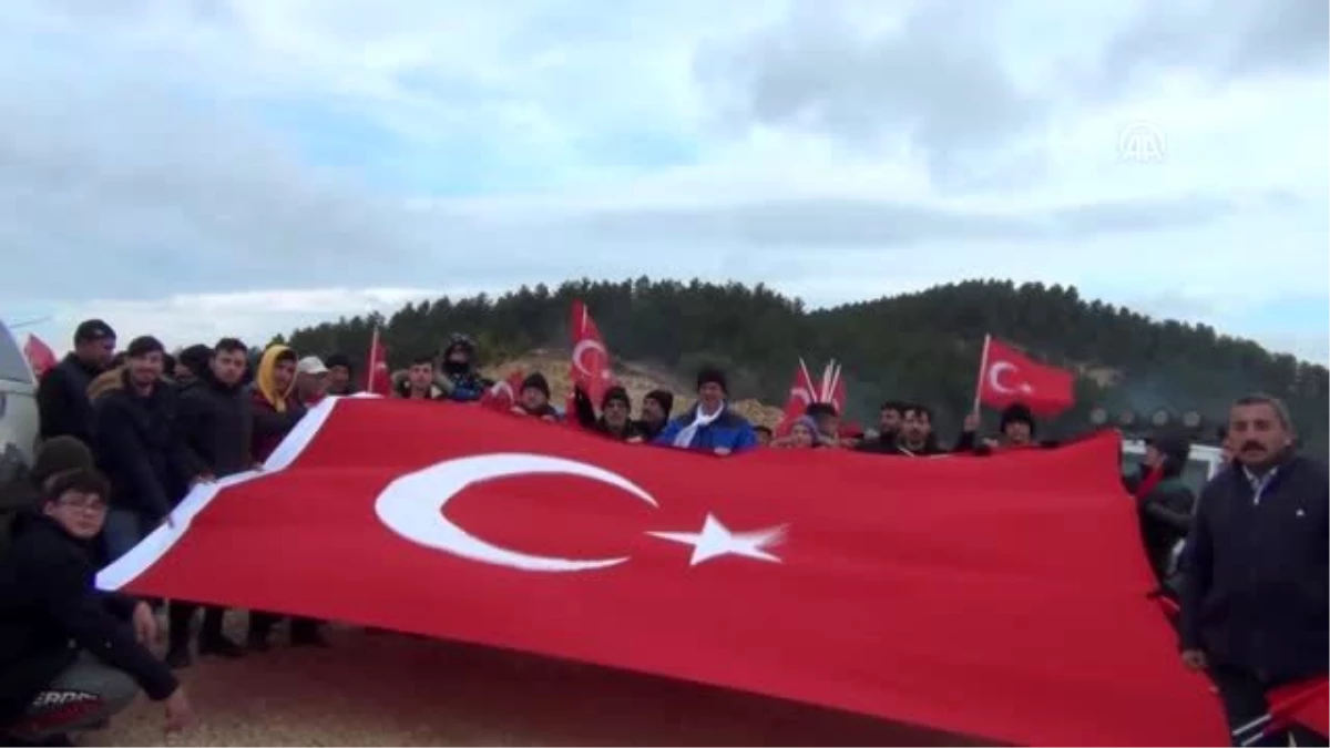 Beypazarı\'nda 1900 metre rakımlı tepeye "Bayrak ve Şehitlere Saygı Yürüyüşü"