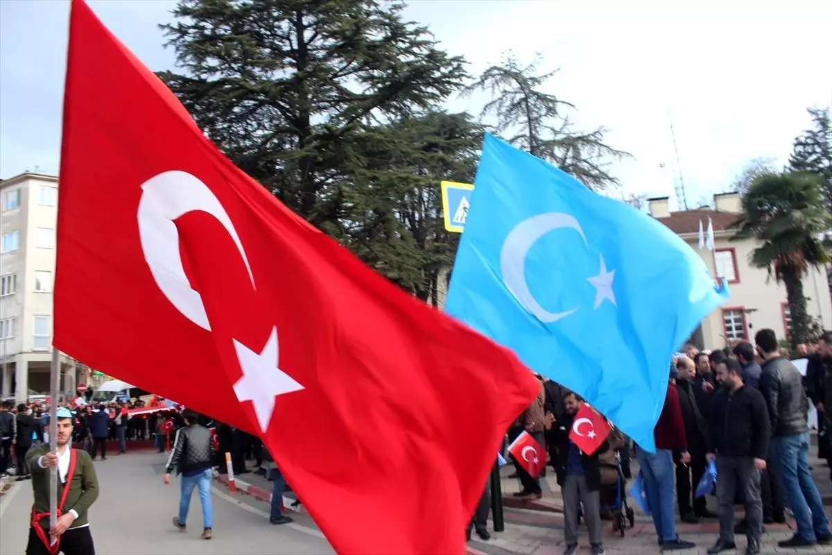 Çin\'in Doğu Türkistan politikaları İnegöl\'de yürüyüşle protesto edildi