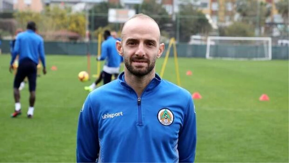 Efecan Karaca: "Trabzonspor, Beşiktaş ve Galatasaray\'dan teklif aldım"