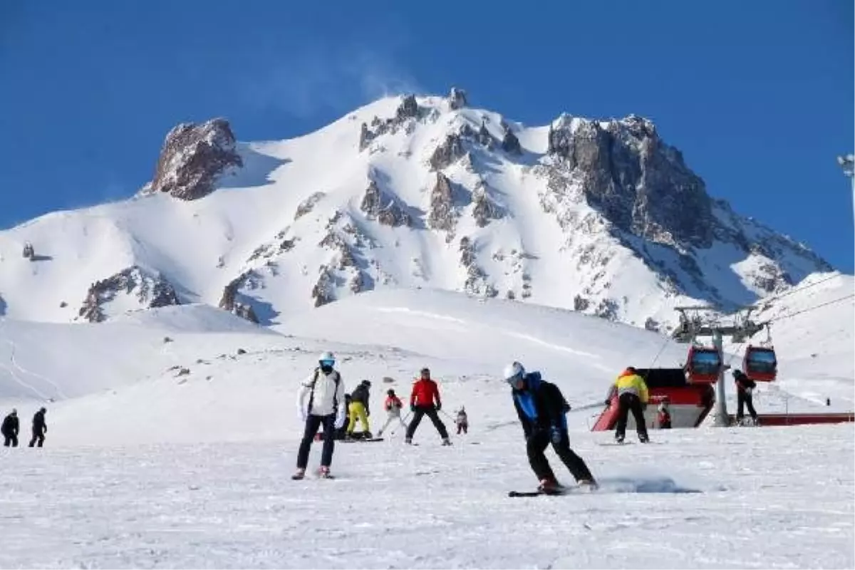 Erciyes\'te yılbaşı yoğunluğu