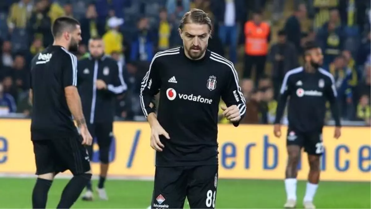 Fenerbahçe taraftarlarından Caner Erkin\'e küfürlü tezahürat!