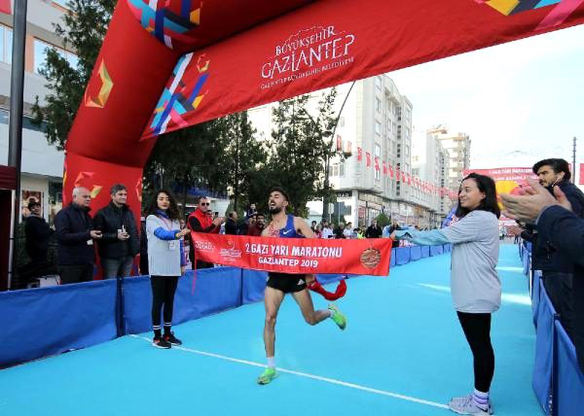 Gaziantep\'in kurtuluş yıl dönümünde 14 ülkeden, 85 bin kişi koştu