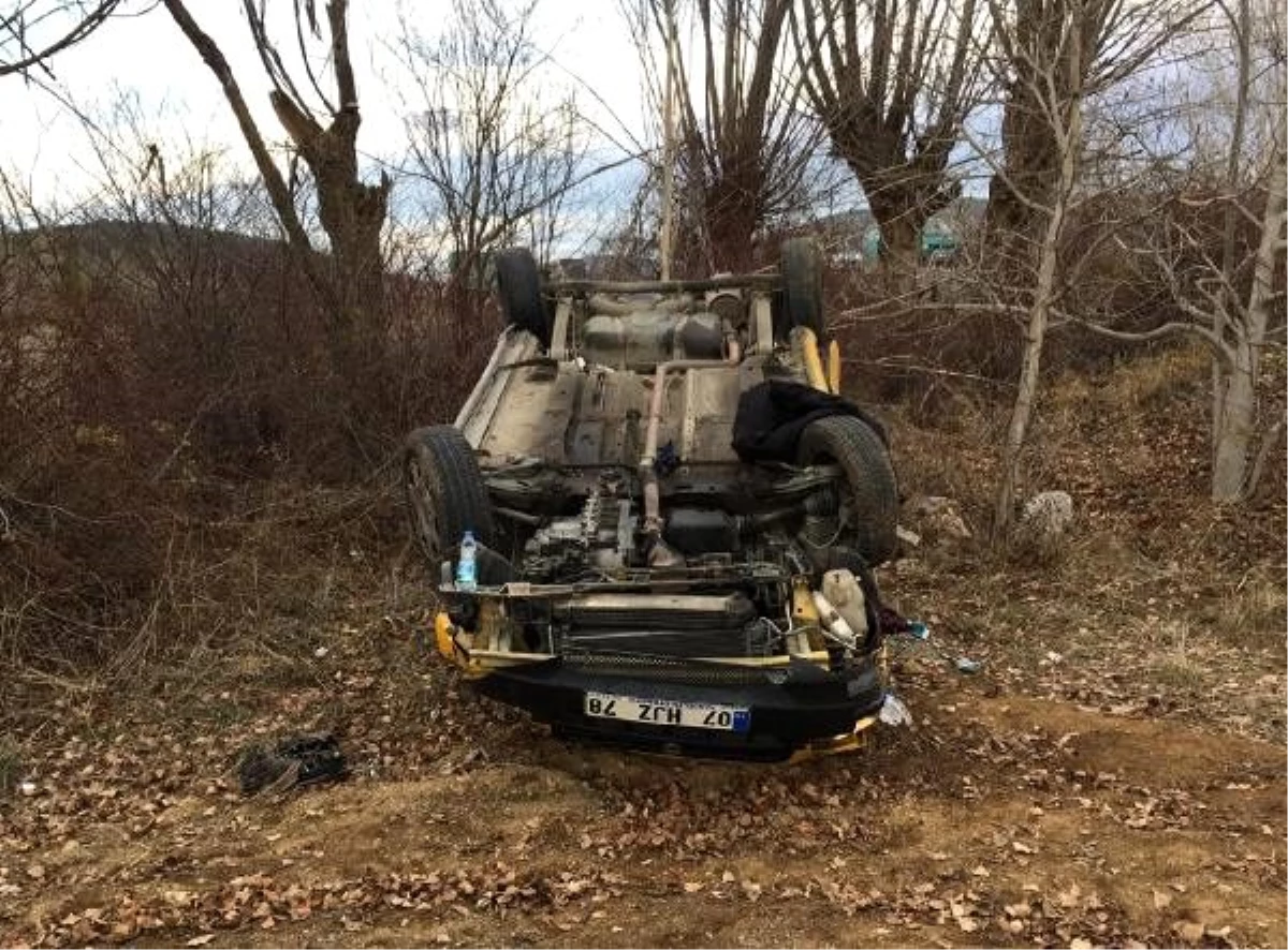 Hafif ticari araç şarampole yuvarlandı: 1 ölü, 5 yaralı