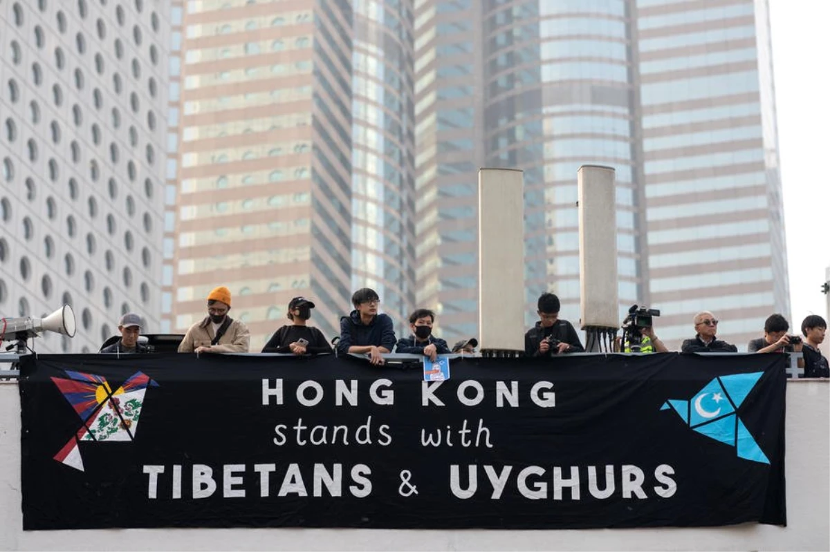 Hong Kong\'da Uygur Türklerine destek gösterisine polis müdahalesi