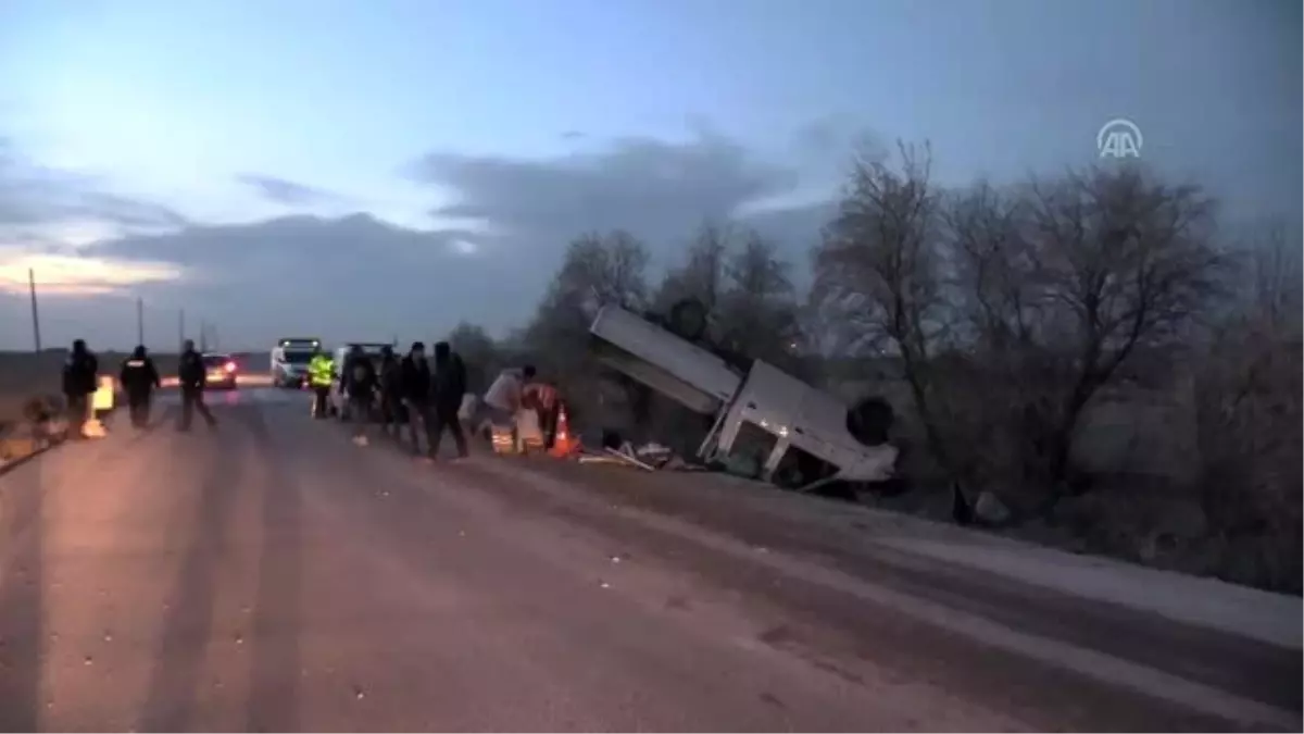 İşçileri taşıyan kamyonet takla attı: 10 yaralı