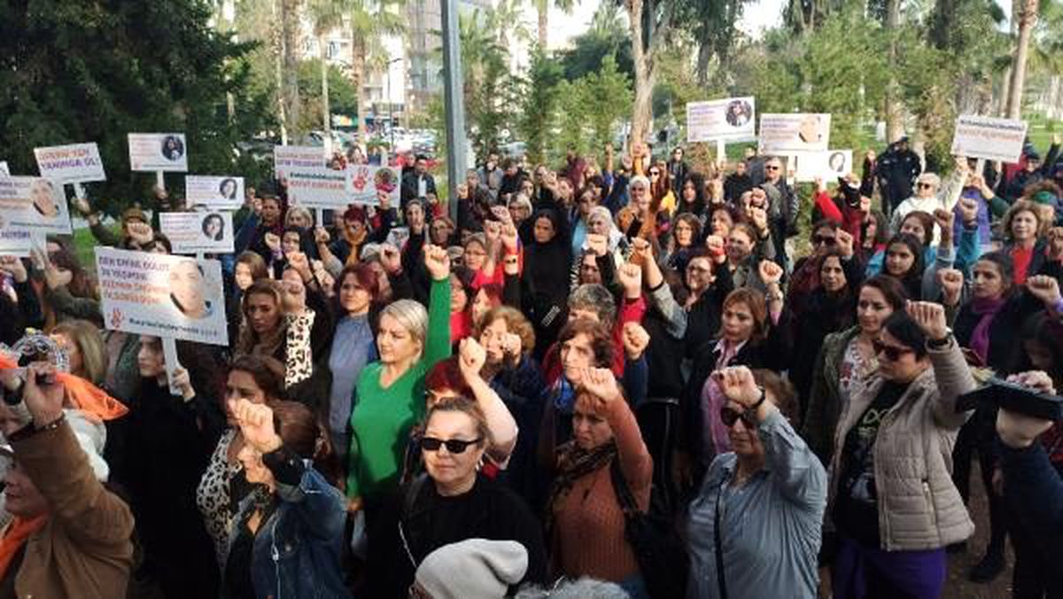 Mersin\'de kadınların şiddete yönelik danslı protestosuna izin verilmedi