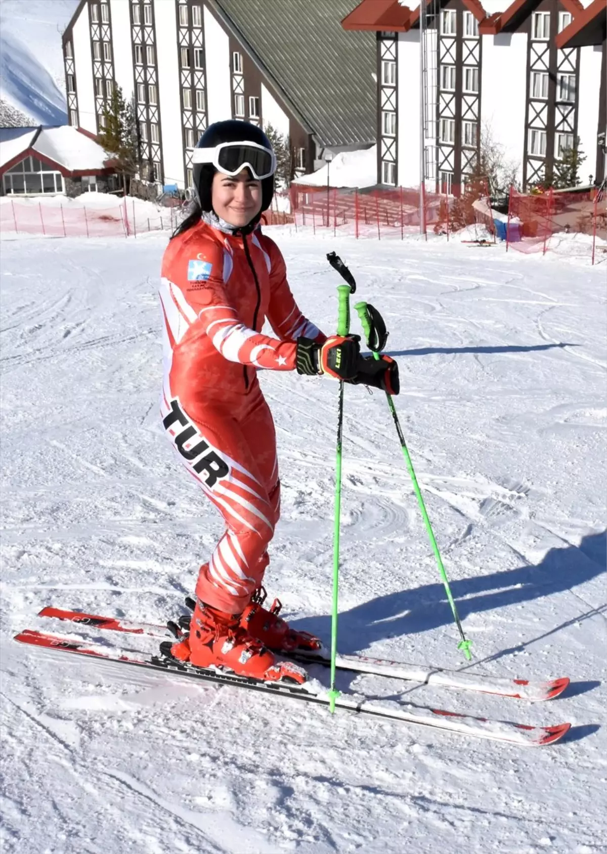 Milli kayakçı Mina, kış gençlik olimpiyatlarında altın madalyaya uzanmak istiyor