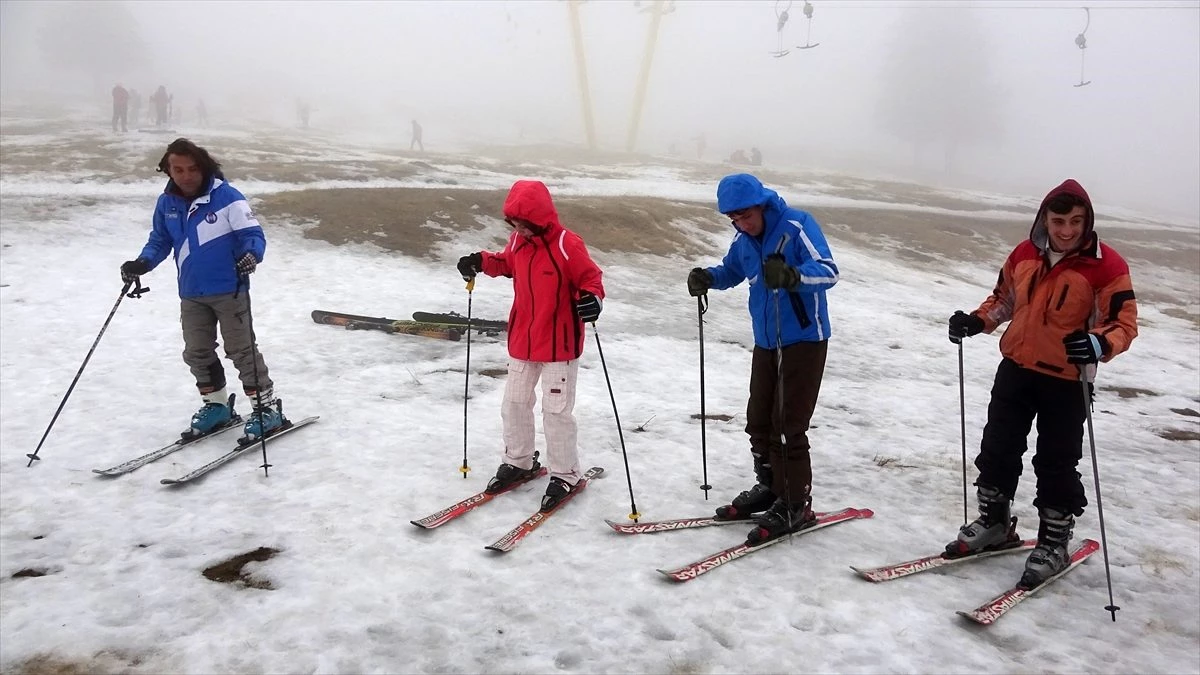 Muşlu öğrenciler ilk kayak deneyimini Uludağ\'da yaşadı