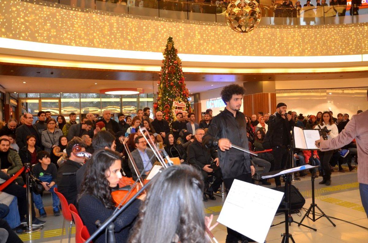 Öğrenciler Neşet Ertaş Konseri verdi