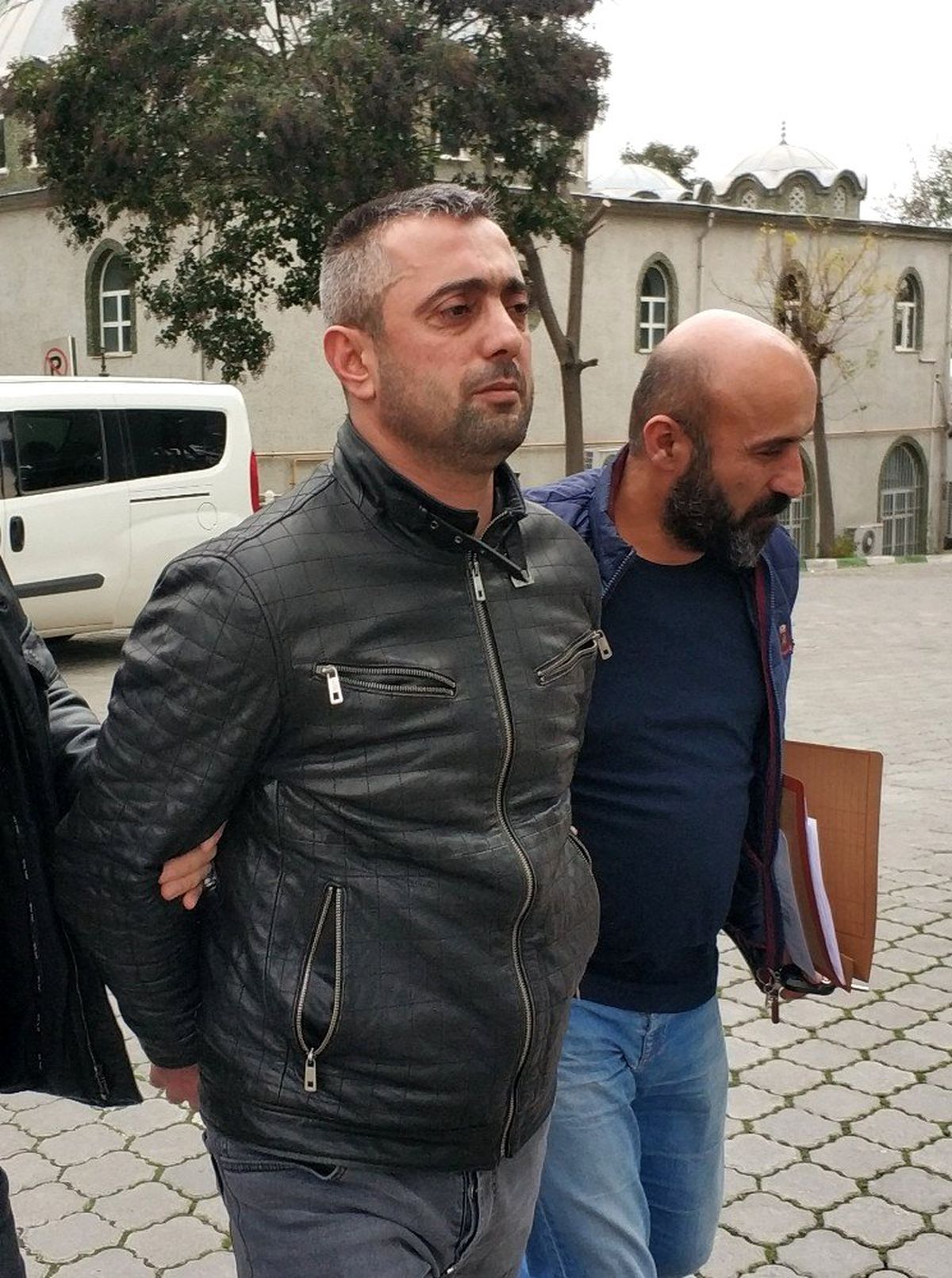 Okul müdürünü silahla ağır yaralayan şahıs tutuklandı