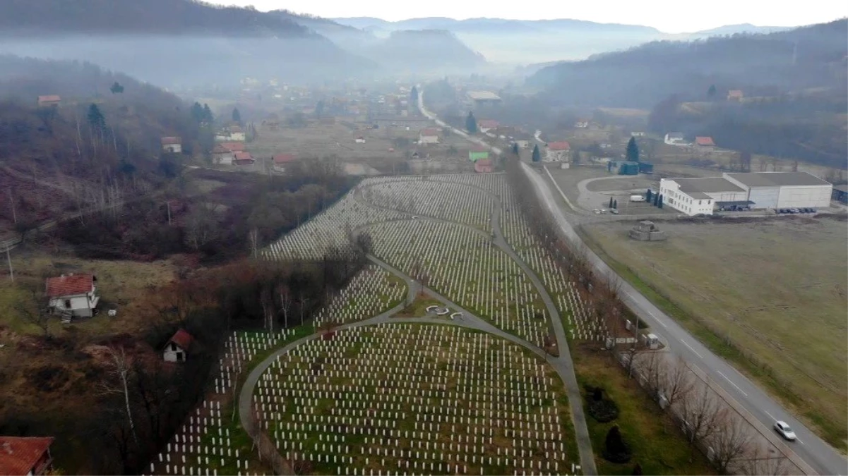 (Özel) Srebrenitsa annesinden Nobel Ödüllü yazara: "Katliamın kanıtı işte bu mezarlık"