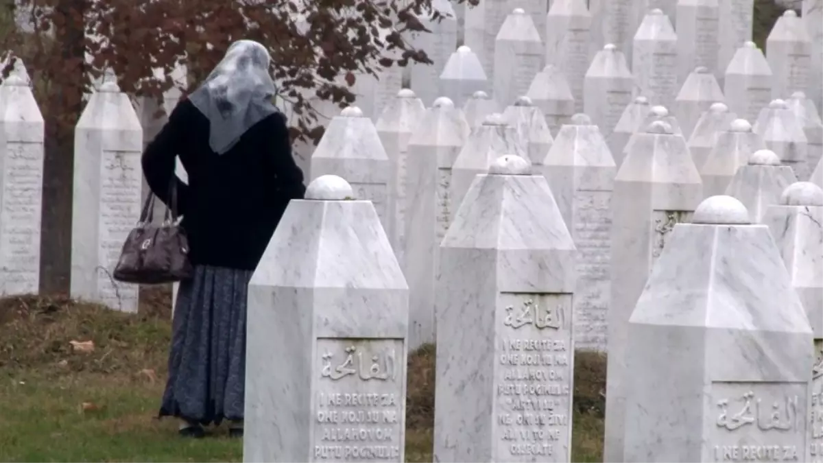 Srebrenitsa annesi: "Katliamın kanıtı işte bu mezarlık"