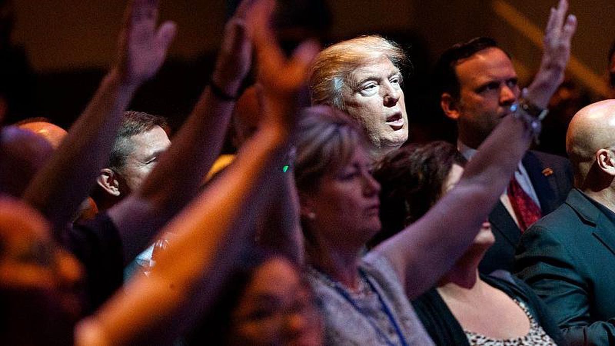 Trump, kendisinin görevden alınması çağrısında bulunan Evanjelist dergiyi hedef aldı