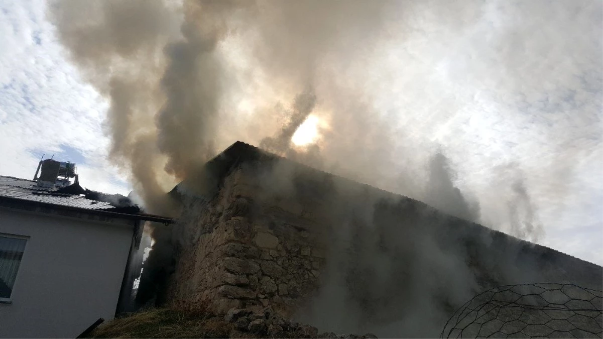 Tunceli\'de yangın: 2 ev zarar gördü