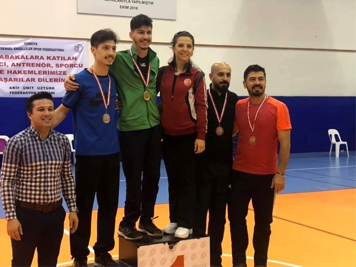 Badminton Türkiye Şampiyonası\'nda Isparta rüzgarı