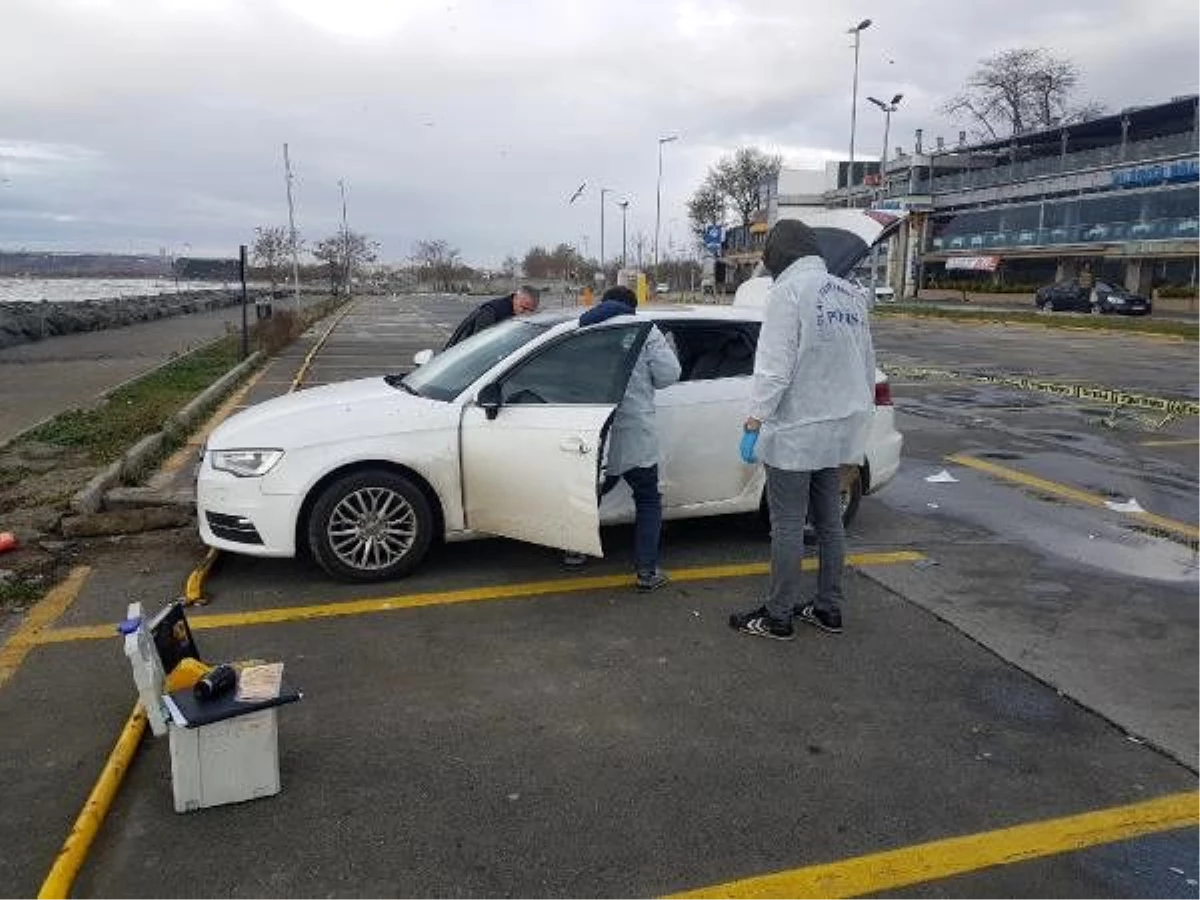 Bakırköy\'de İSPARK otoparkındaki araçta intihar girişimi (1)